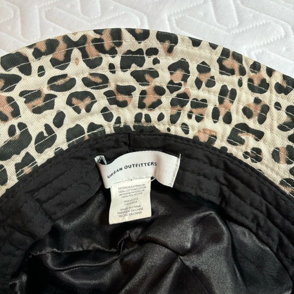 cheetah print canvas bucket hat - Picture 7 of 7